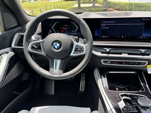 New 2026 BMW X5 xDrive40i w/ M Sport Package AWD/4WD image 19