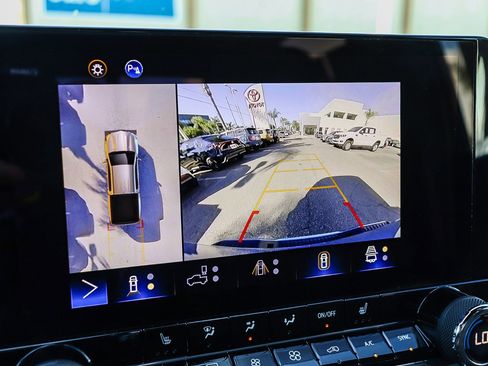 Used 2023 Chevrolet Colorado LT w/ LT Convenience Package II image 21