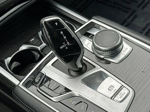 Used 2022 BMW 740i w/ M Sport Package RWD image 24