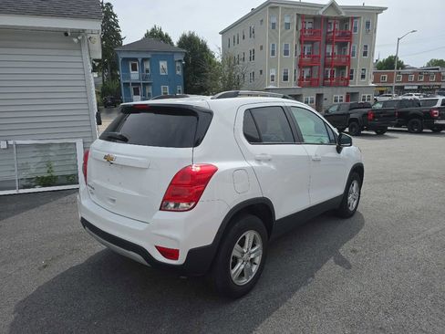 Used 2022 Chevrolet Trax LT w/ LT Convenience Package image 7