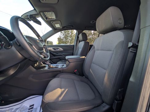 Used 2023 Chevrolet Traverse LT image 35