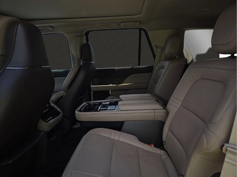 Used 2022 Lincoln Navigator Reserve AWD/4WD image 10