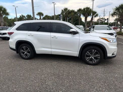 Used 2016 Toyota Highlander XLE FWD image 14