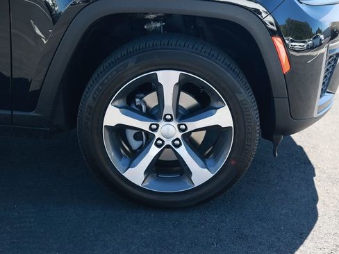 New 2026 Jeep Grand Cherokee Limited image 8