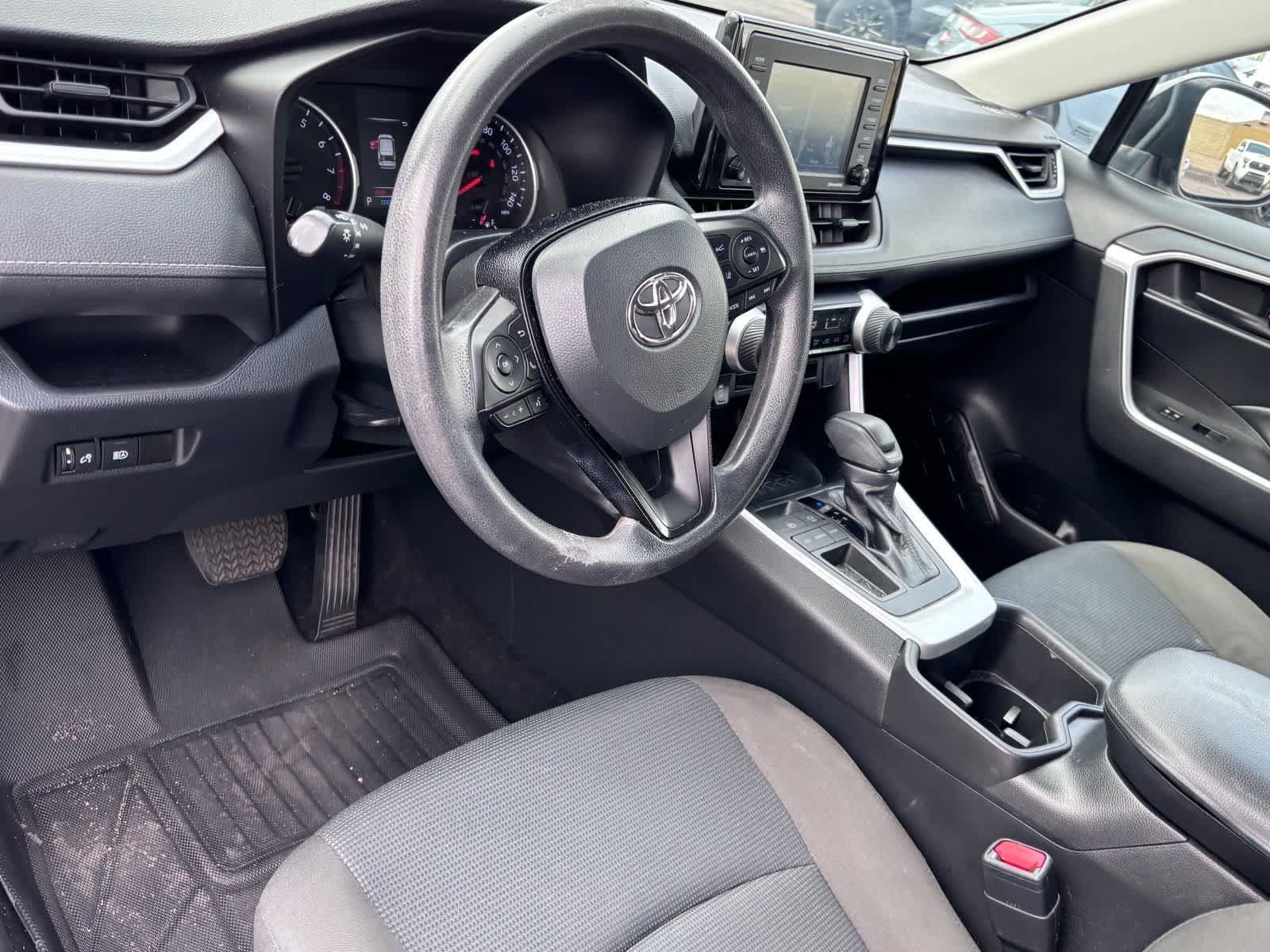 Used 2022 Toyota RAV4 LE FWD image 11
