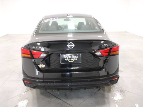 Used 2024 Nissan Altima 2.5 SV FWD image 8