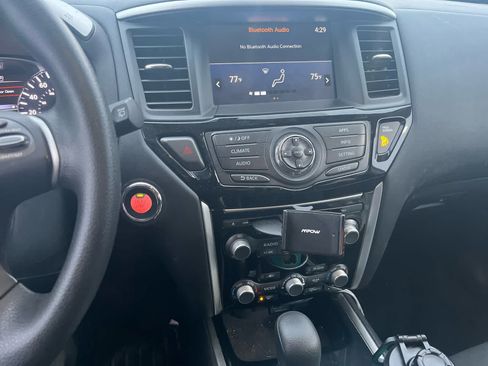 Used 2019 Nissan Pathfinder S image 8