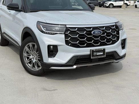 New 2026 Ford Explorer Platinum RWD image 3