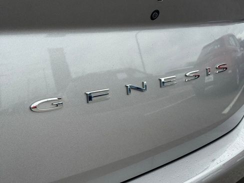 Used 2023 Genesis G70 2.0T image 13