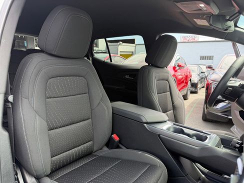 Used 2025 Chevrolet Equinox EV LT FWD image 35