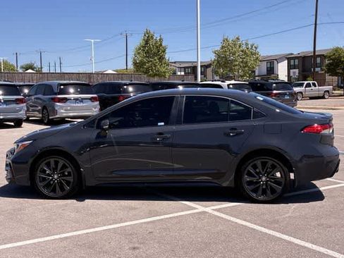 Used 2025 Toyota Corolla SE FWD image 3