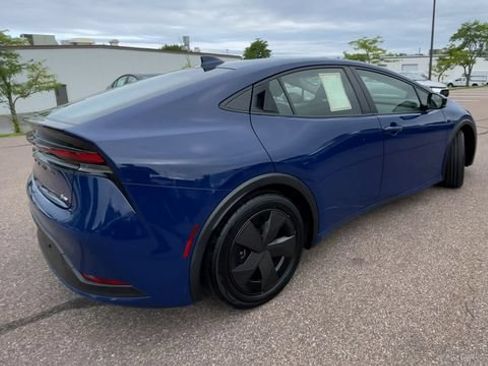Used 2024 Toyota Prius LE FWD image 2