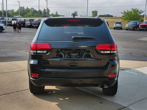 Used 2018 Jeep Grand Cherokee Altitude AWD/4WD image 18