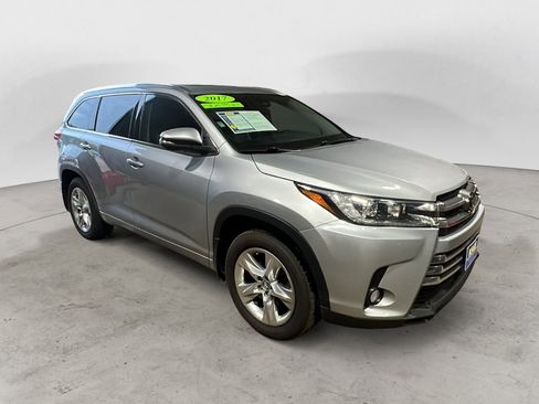 Used 2017 Toyota Highlander Limited AWD/4WD image 8