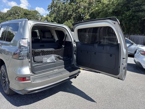 Used 2023 Lexus GX 460 Premium w/ Accessory Package AWD/4WD image 41
