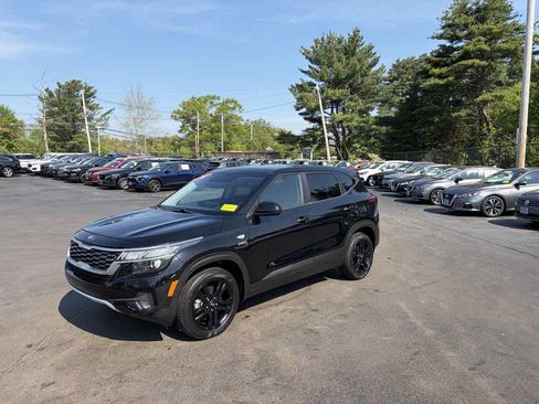 Used 2021 Kia Seltos LX AWD/4WD image 1