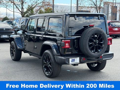 Certified 2025 Jeep Wrangler Unlimited Sahara w/ Safety Group image 9