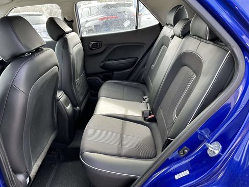 Used 2022 Hyundai Venue Limited FWD image 12
