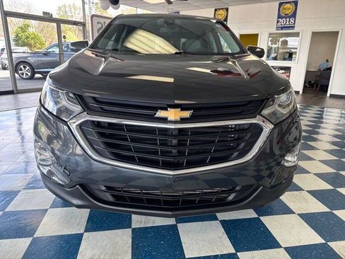 Used 2020 Chevrolet Equinox LT image 2