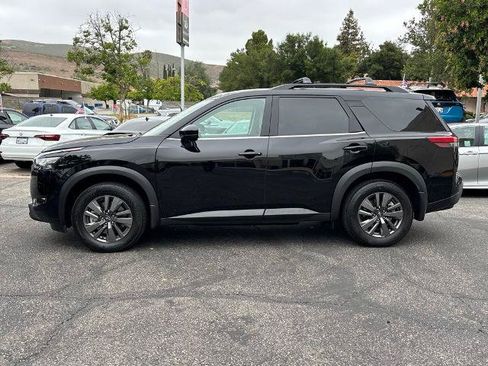 Certified 2024 Nissan Pathfinder SV w/ SV Premium Package FWD image 9
