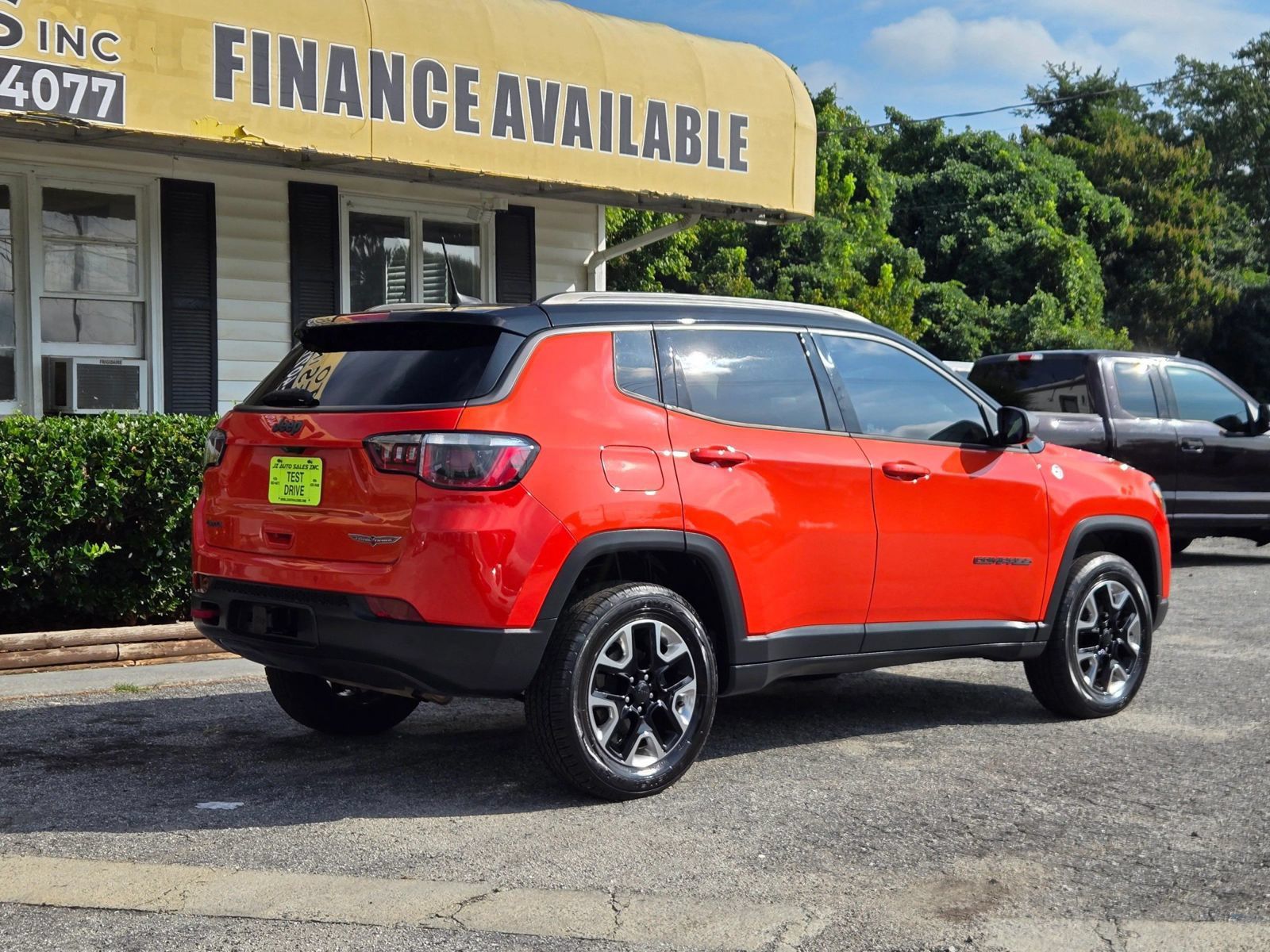 Used 2017 Jeep Compass Trailhawk w/ Leather Interior Group AWD/4WD image 3