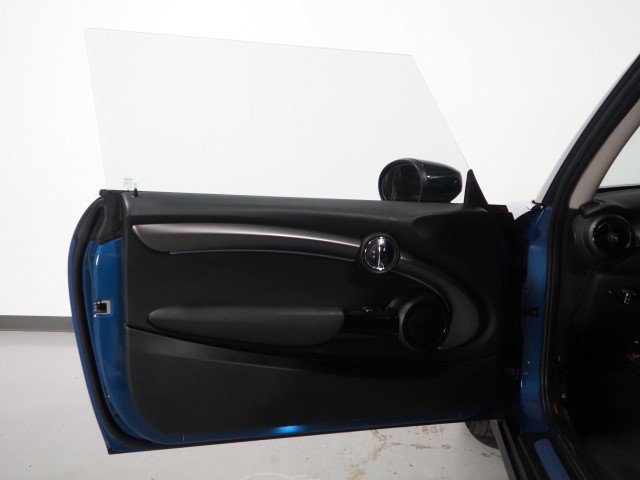 Used 2024 MINI Cooper 2-Door Hardtop FWD image 46