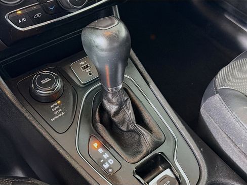 Used 2020 Jeep Cherokee Limited AWD/4WD image 24