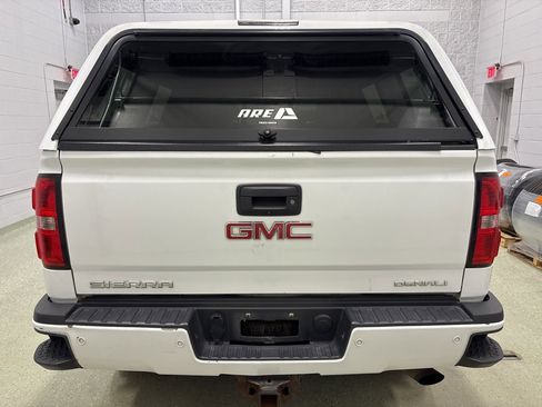Used 2015 GMC Sierra 2500 Denali image 4