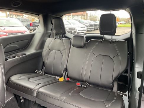 New 2026 Chrysler Pacifica Select image 10