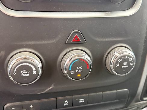 Used 2022 RAM 1500 Classic SLT AWD/4WD image 27