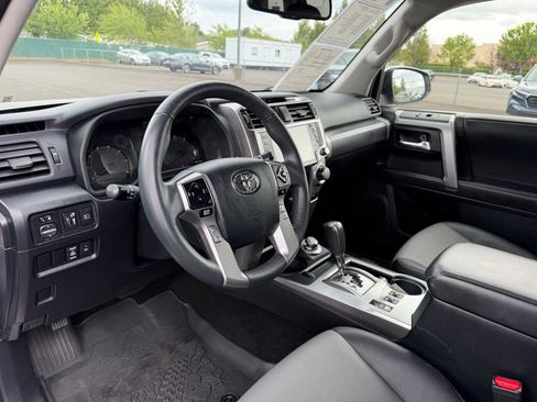 Used 2022 Toyota 4Runner SR5 Premium AWD/4WD image 17