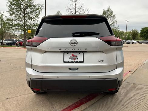 Used 2025 Nissan Rogue SV image 7