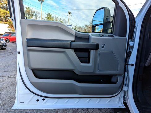 Used 2022 Ford F250 XL w/ Power Equipment Group image 10