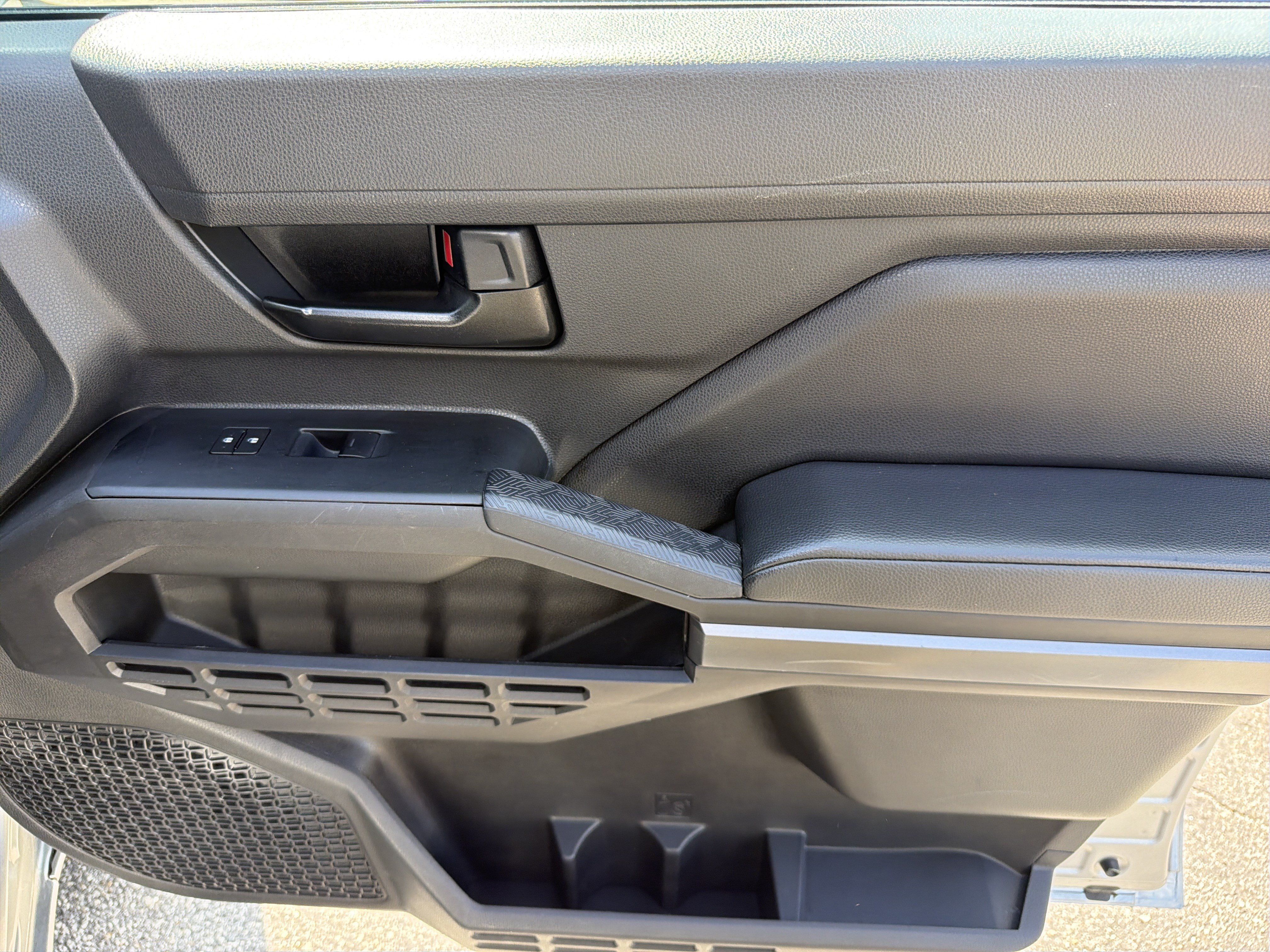 Certified 2025 Toyota Tacoma SR5 AWD/4WD image 25