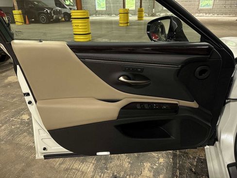 Used 2019 Lexus ES 350 w/ Premium Package FWD image 29