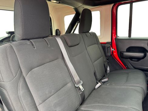 Used 2018 Jeep Wrangler Unlimited Sport S AWD/4WD image 18