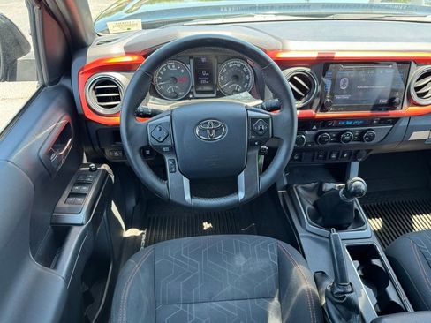 Used 2017 Toyota Tacoma TRD Off-Road AWD/4WD image 20