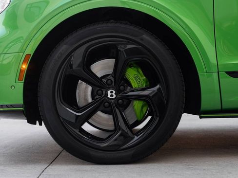 Used 2025 Bentley Bentayga image 9