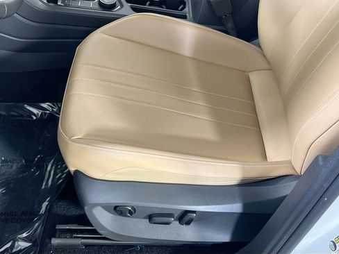 Used 2023 Volkswagen Tiguan SE AWD/4WD image 18