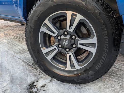 Used 2017 Toyota Tacoma TRD Sport w/ Tow Package image 10