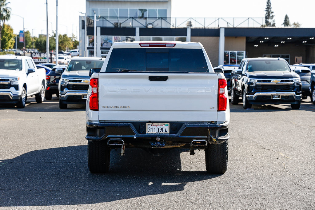 Used 2025 Chevrolet Silverado 1500 LT Trail Boss w/ Convenience Package II AWD/4WD image 3