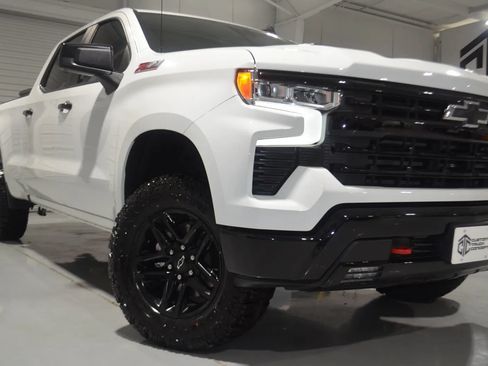 Used 2023 Chevrolet Silverado 1500 LT Trail Boss w/ Convenience Package II AWD/4WD image 3