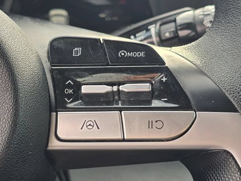 Used 2021 Hyundai Elantra SE FWD image 24