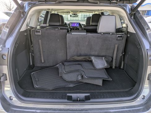 Used 2023 Toyota Highlander Limited image 34