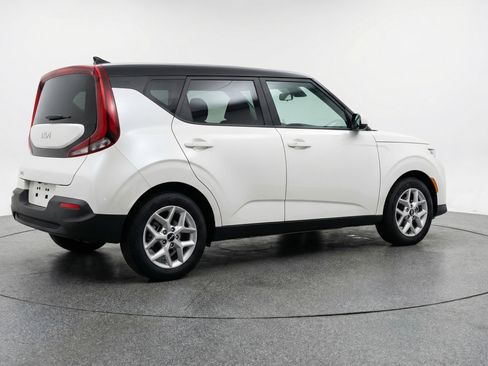 Used 2025 Kia Soul LX w/ LX Technology Package image 9