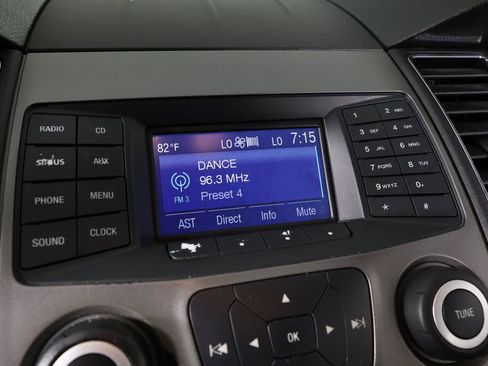 Used 2015 Ford Taurus SEL image 34