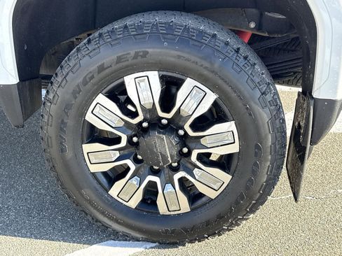 Used 2024 GMC Sierra 3500 Denali w/ Denali Reserve Package image 11