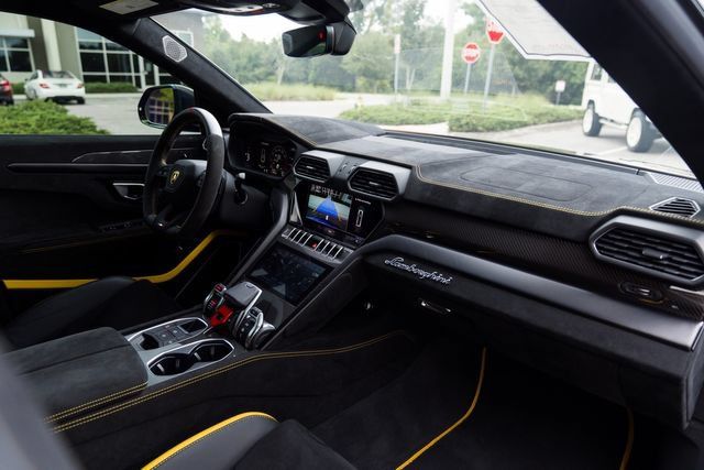 Used 2024 Lamborghini Urus Performante AWD/4WD image 26