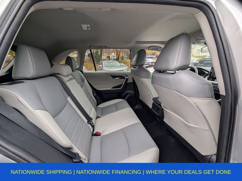 Used 2021 Toyota RAV4 XLE Premium image 18