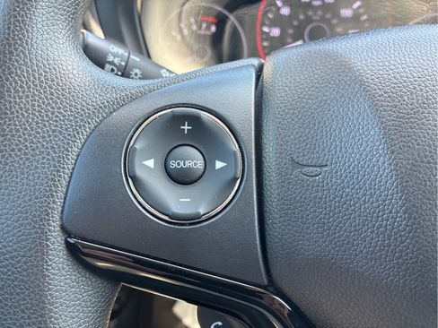 Used 2022 Honda HR-V LX image 8
